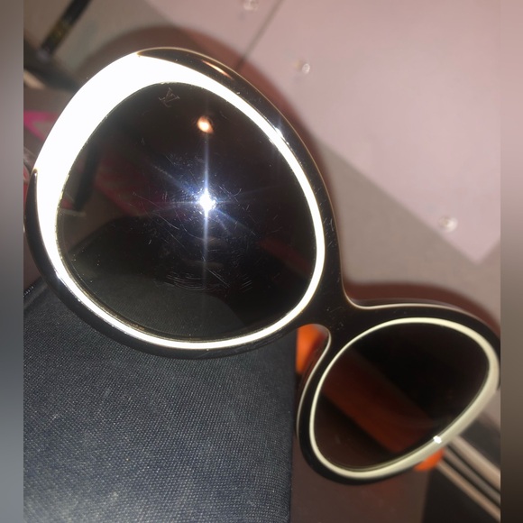Louis Vuitton Tri Colored over sized Sunglasses - Picture 7 of 14
